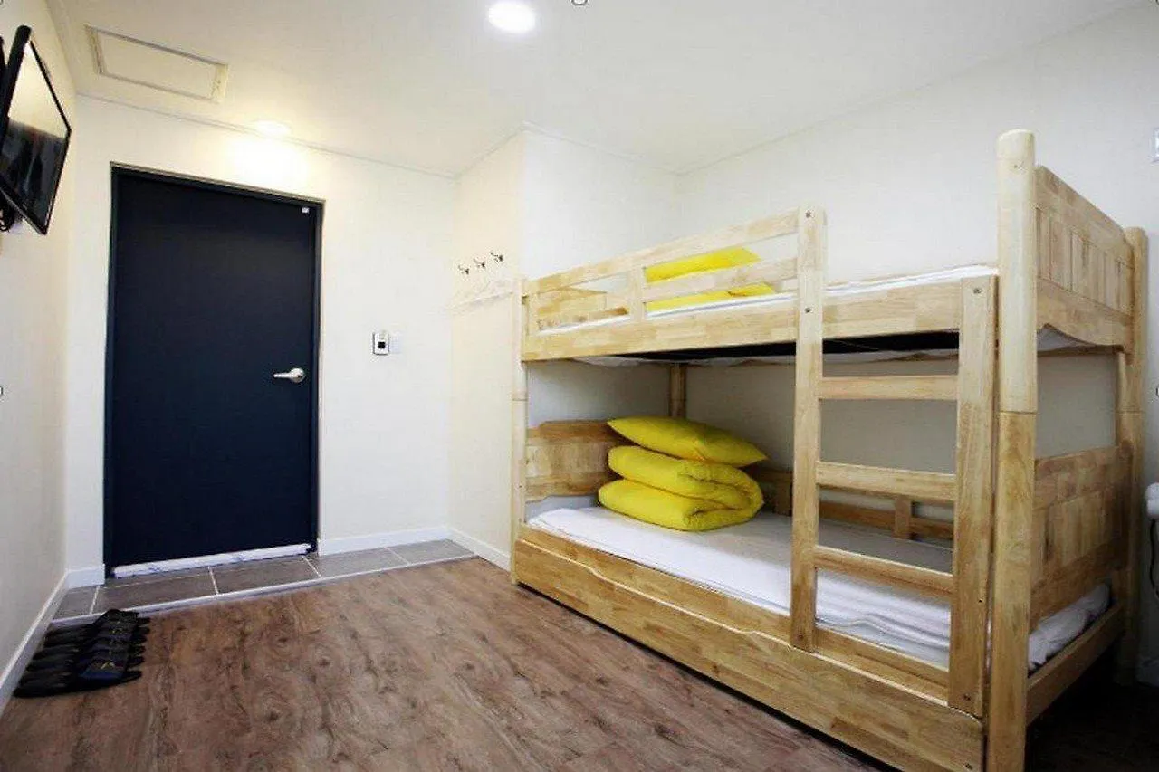 24 Guesthouse Myeongdong Avenue Soul 2*,  Jižní Korea